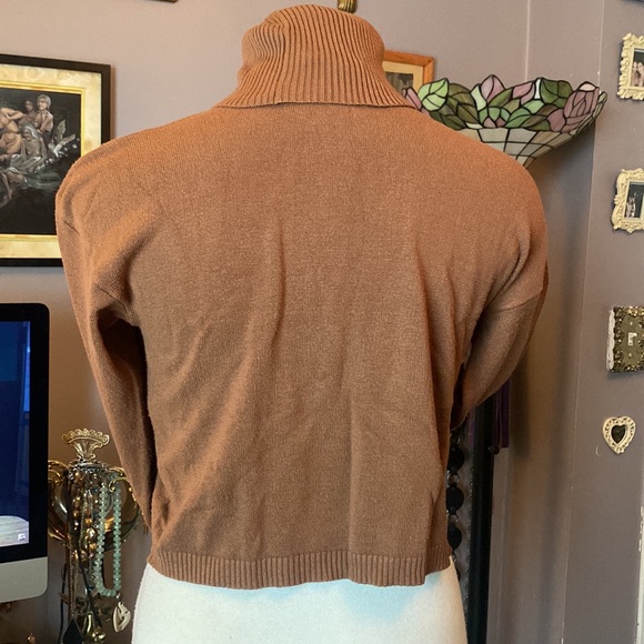 COPY - Forever 21 bishop sleeve sweater. Size L fits like an oversized small. - Picture 3 of 6